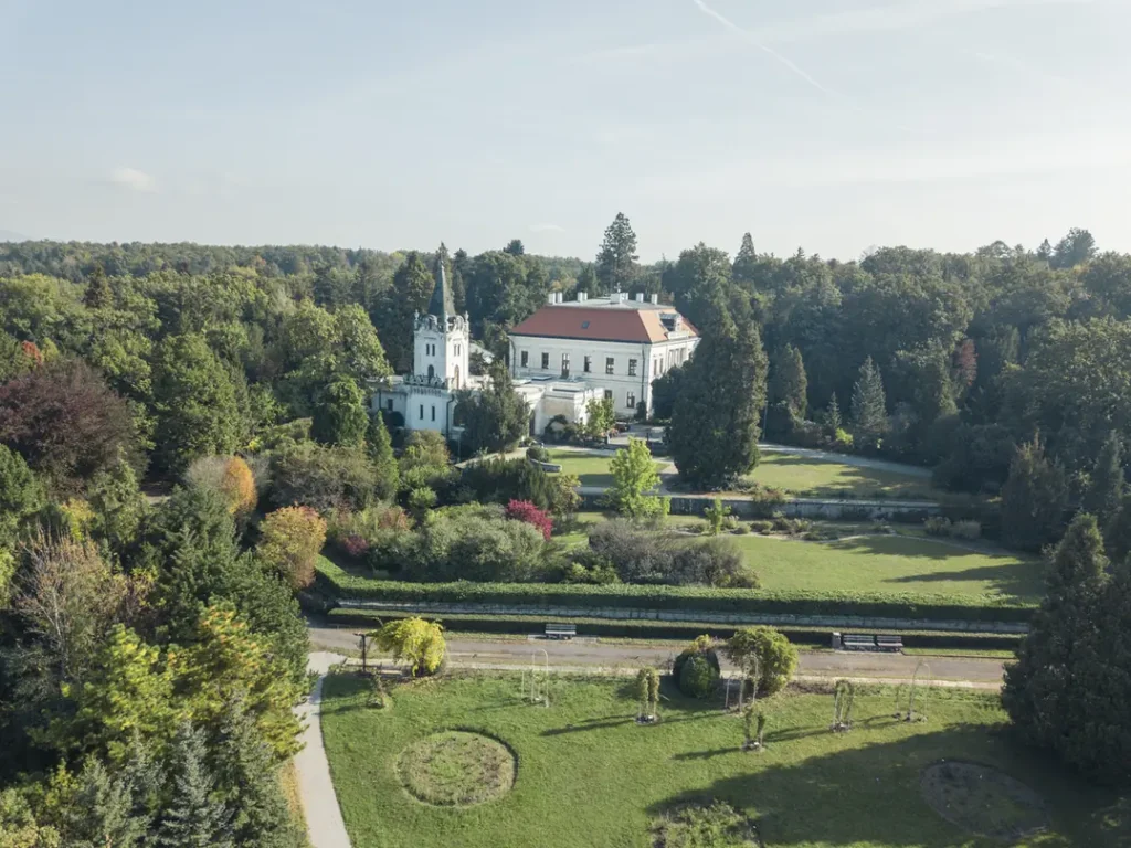 Arborétum Mlyňany je jedným z najväčších arborét v strednej Európe