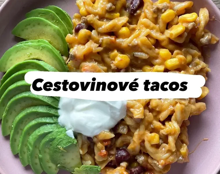 Cestovinové tacos - Cestoviny s mletým mäsom na taniery s avokádom